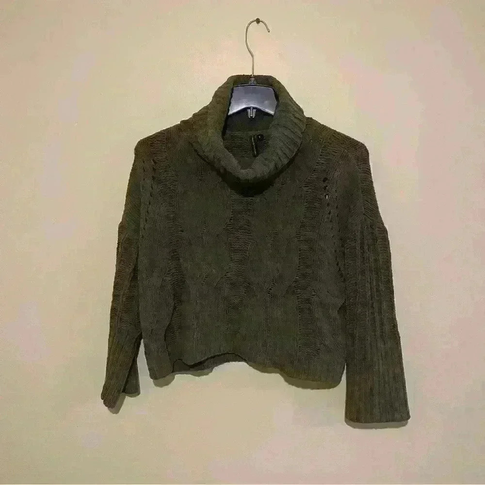 Moon & Madison  Women Pullover Chunky Sleeve Sweater Cropped Dark Green Small
